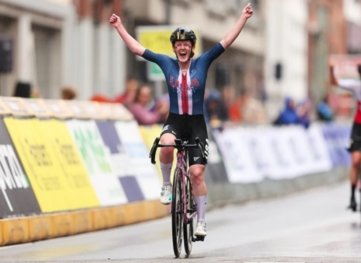 Para cyclist winning